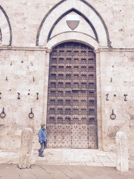 12243998_10153144809571820_279453453_n